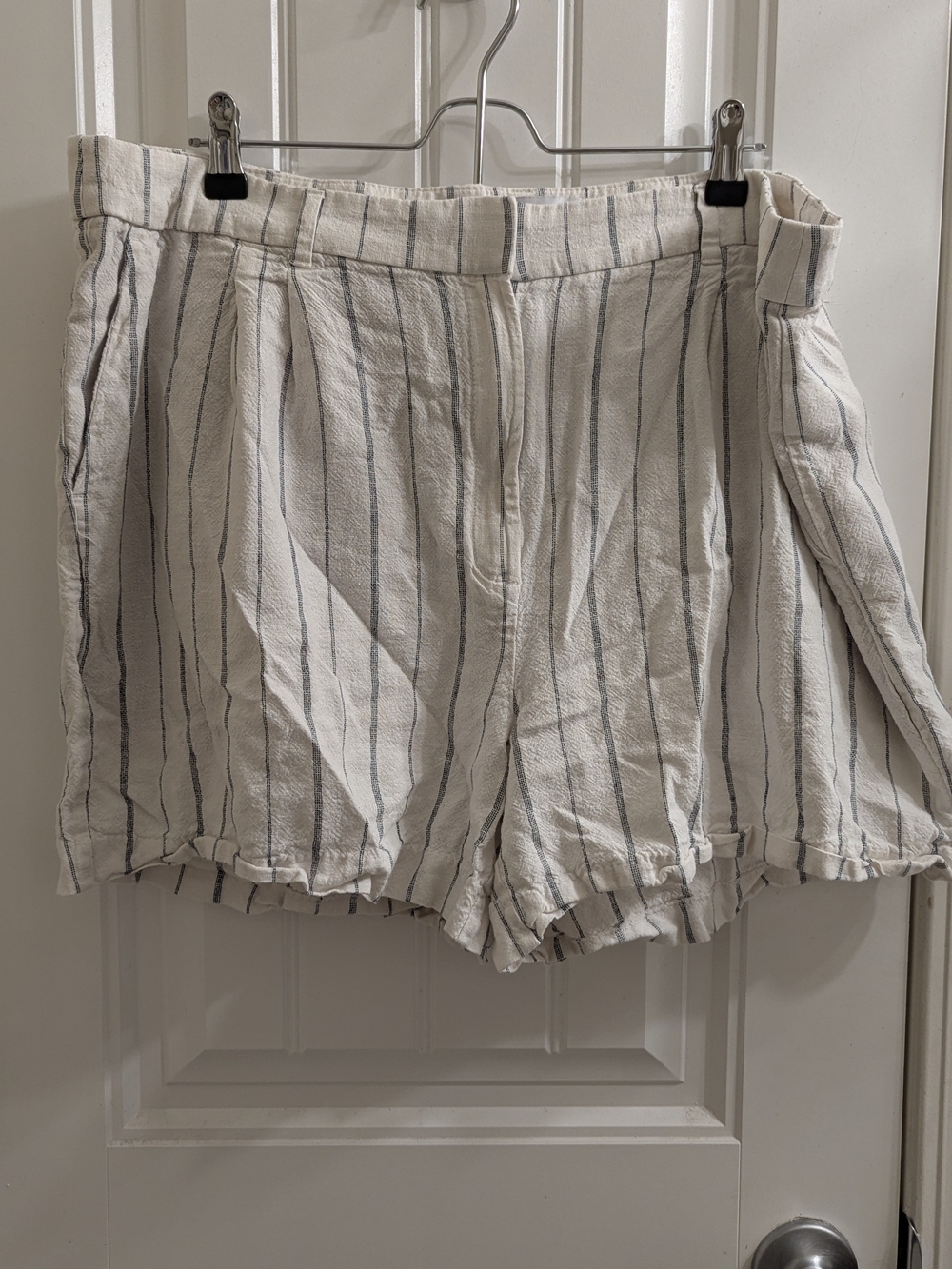 Striped White & Navy Women’s Casual Linen-Blend Shorts